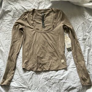 Vuori NWT Pose scoopneck in Graphite Sz S.